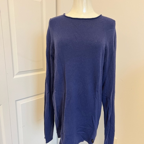 Armani Cashmere Long Sleeve Sweater - Picture 2 of 6